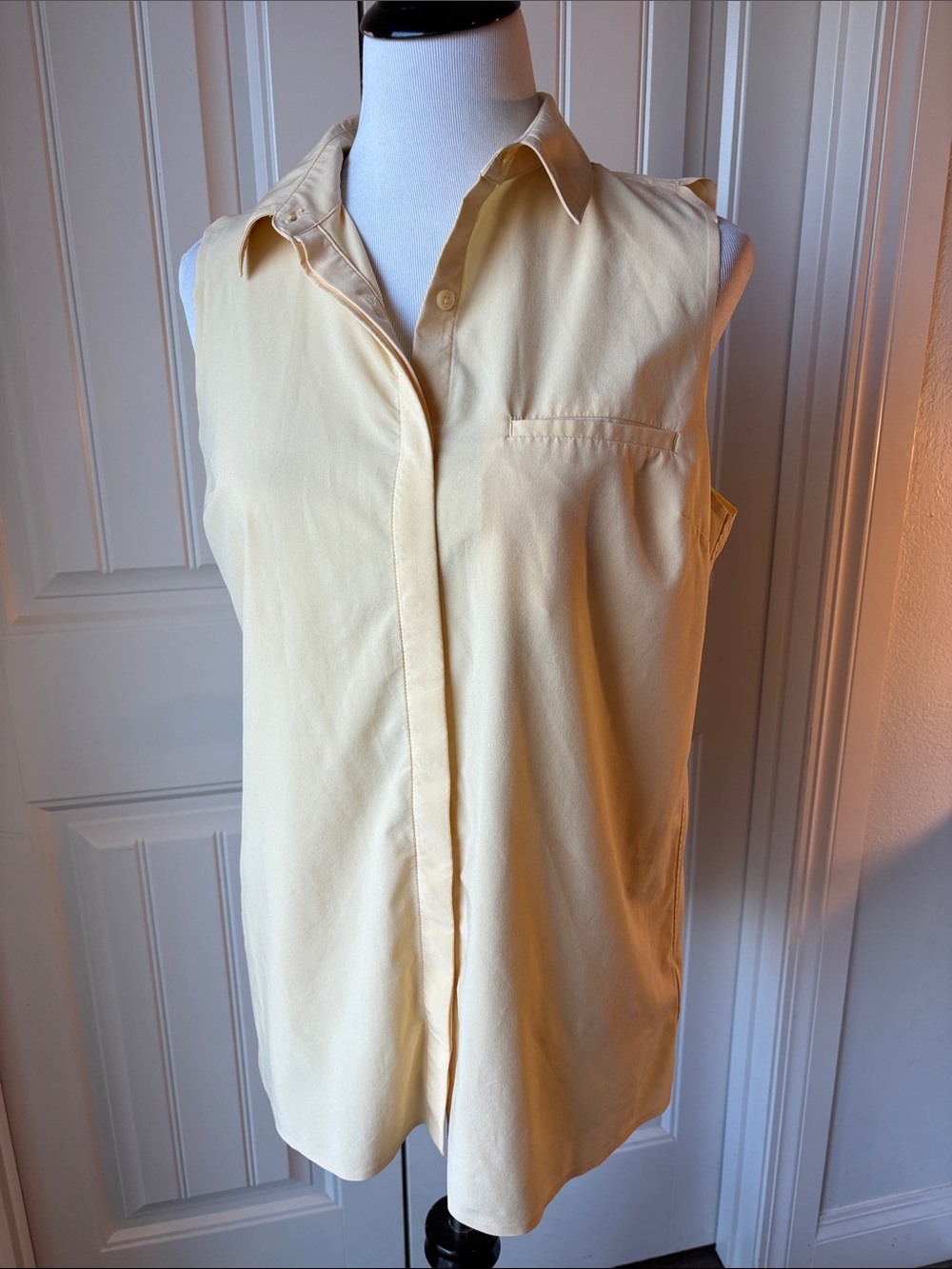 Athleta Sleeveless Button-Down Shirt in Pale Yellow